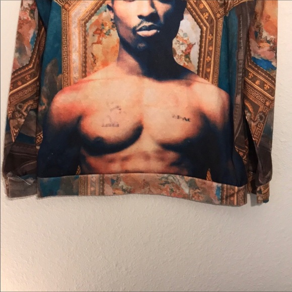 - Tupac Amaru/awa crewneck graphic top - Picture 4 of 9